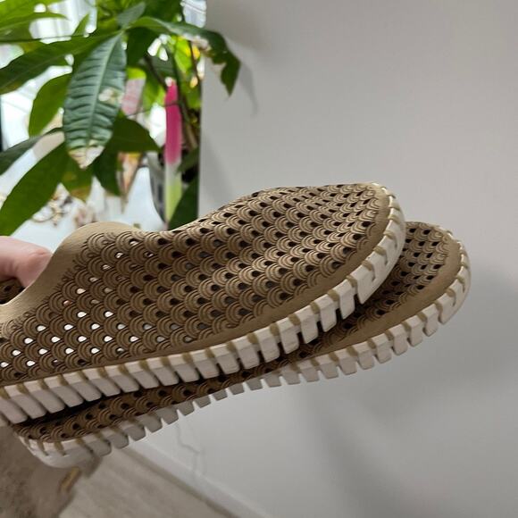 Ilse Jacobsen Tulip 139 Perforated Slip On Sneakers Size 8 - Picture 3 of 6